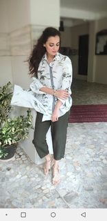 Dia Mirza feet photo thumbnail