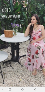 Dia Mirza feet photo thumbnail