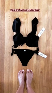 Athina Oikonomakou feet photo thumbnail