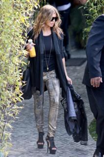 Fergie feet photo thumbnail