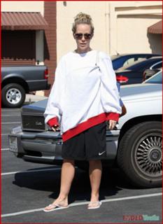 Kendra Wilkinson feet photo thumbnail