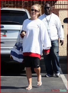 Kendra Wilkinson feet photo thumbnail