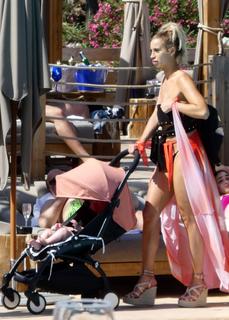 Ferne McCann feet photo thumbnail
