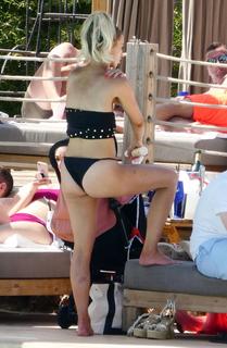 Ferne McCann feet photo thumbnail