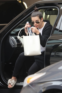 Lea Michele feet photo thumbnail