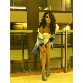 Hina Khan feet photo thumbnail
