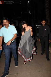 Shraddha Kapoor feet photo thumbnail