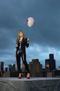 Jennette McCurdy feet photo thumbnail