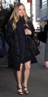 Amanda Seyfried feet photo thumbnail