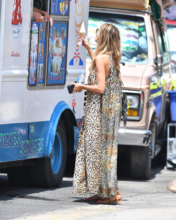 Heidi Klum feet photo thumbnail