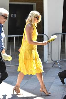Holly Willoughby feet photo thumbnail