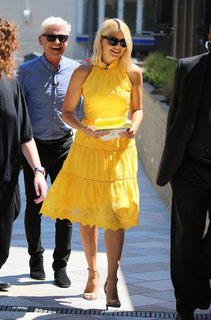 Holly Willoughby feet photo thumbnail