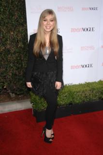 Jennette McCurdy feet photo thumbnail