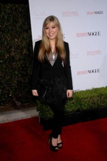 Jennette McCurdy feet photo thumbnail