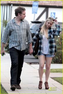 Jessica Simpson feet photo thumbnail
