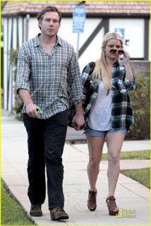 Jessica Simpson feet photo thumbnail