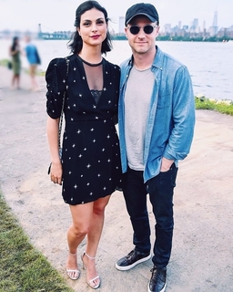 Morena Baccarin feet photo thumbnail