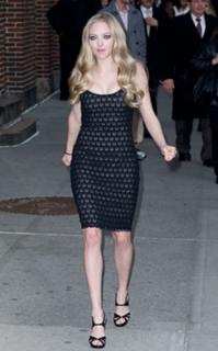 Amanda Seyfried feet photo thumbnail