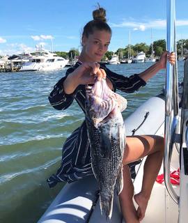 Nina Agdal feet photo thumbnail