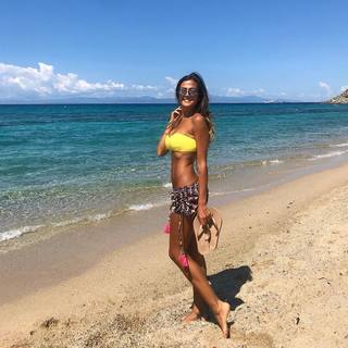 Giorgia Palmas feet photo thumbnail