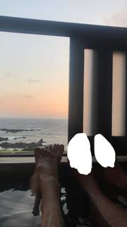 Riley Keough feet photo thumbnail