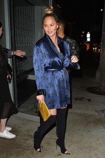 Chrissy Teigen feet photo thumbnail