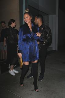 Chrissy Teigen feet photo thumbnail
