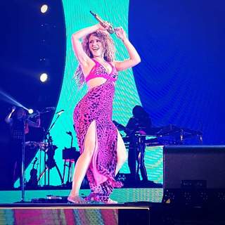 Shakira feet photo thumbnail