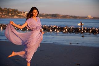 Victoria Justice feet photo thumbnail