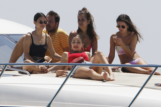 Olivia Culpo feet photo thumbnail