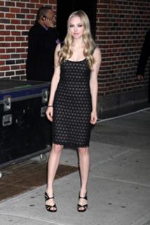 Amanda Seyfried feet photo thumbnail