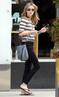 Emma Roberts feet photo thumbnail