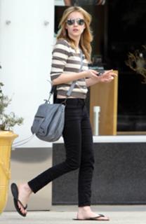 Emma Roberts feet photo thumbnail