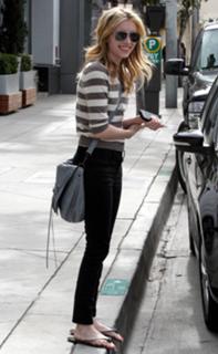 Emma Roberts feet photo thumbnail