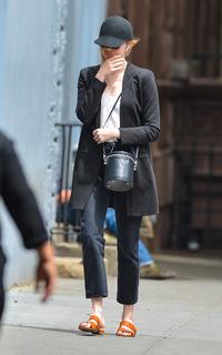 Emma Stone feet photo thumbnail