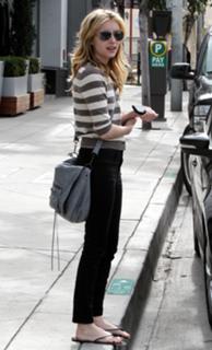 Emma Roberts feet photo thumbnail