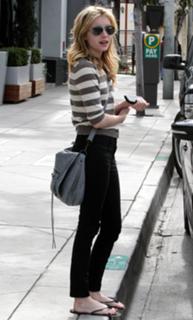 Emma Roberts feet photo thumbnail
