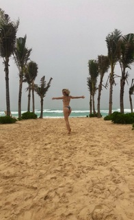 Shantel VanSanten feet photo thumbnail