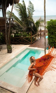 Shantel VanSanten feet photo thumbnail