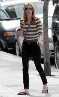 Emma Roberts feet photo thumbnail