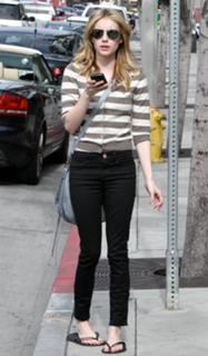 Emma Roberts feet photo thumbnail