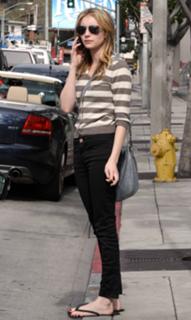 Emma Roberts feet photo thumbnail
