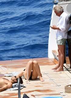 Gwyneth Paltrow feet photo thumbnail