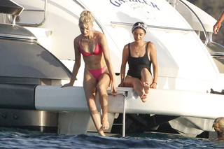 Elsa Hosk feet photo thumbnail