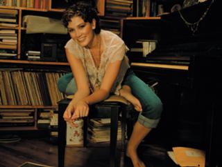 Delta Goodrem feet photo thumbnail