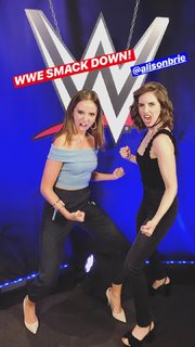 Alison Brie feet photo thumbnail