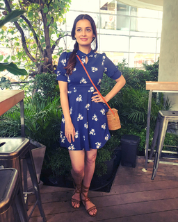 Dia Mirza feet photo thumbnail