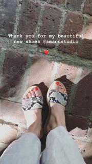 Minka Kelly feet photo thumbnail