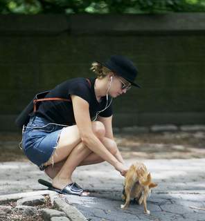 Jennifer Lawrence feet photo thumbnail