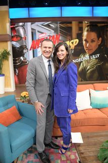 Evangeline Lilly feet photo thumbnail
